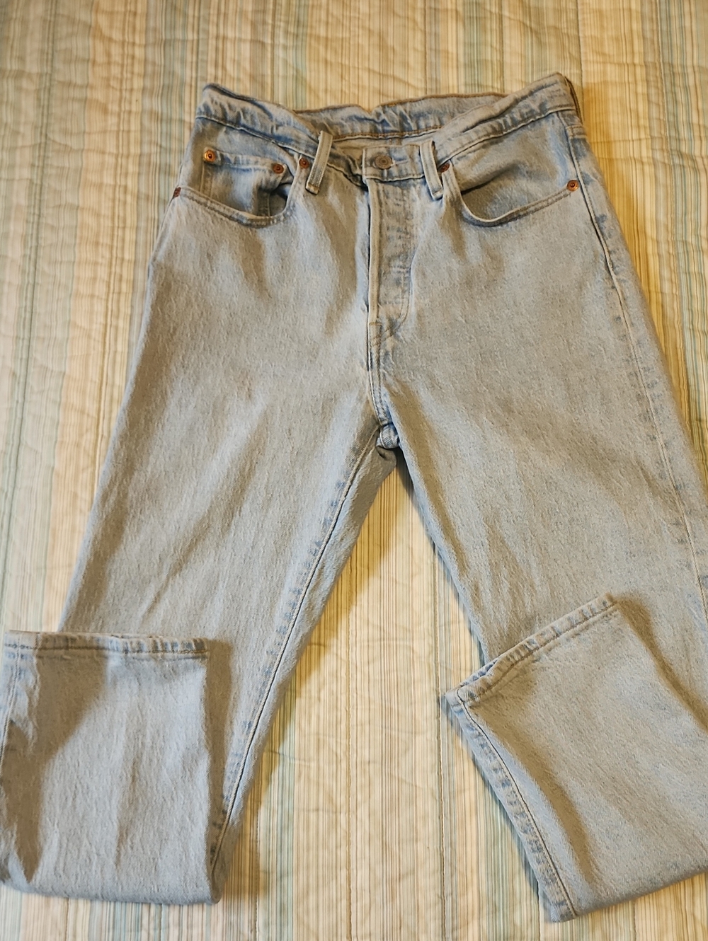 Classic Light Wash Men’s Jeans - Light Blue